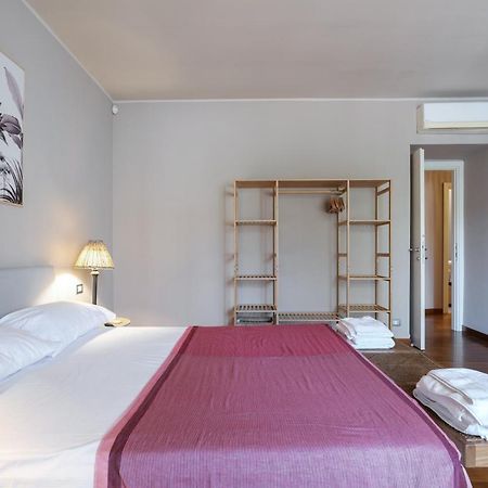 Castello Luxury Apartment - In The Heart Of Milan Milão Exterior foto