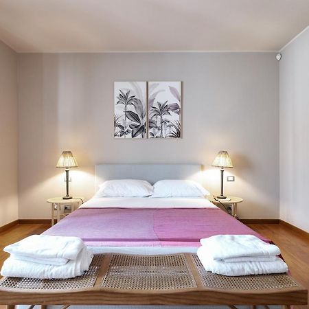 Castello Luxury Apartment - In The Heart Of Milan Milão Exterior foto