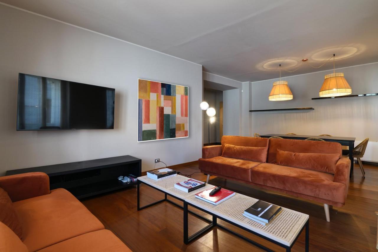 Castello Luxury Apartment - In The Heart Of Milan Milão Exterior foto