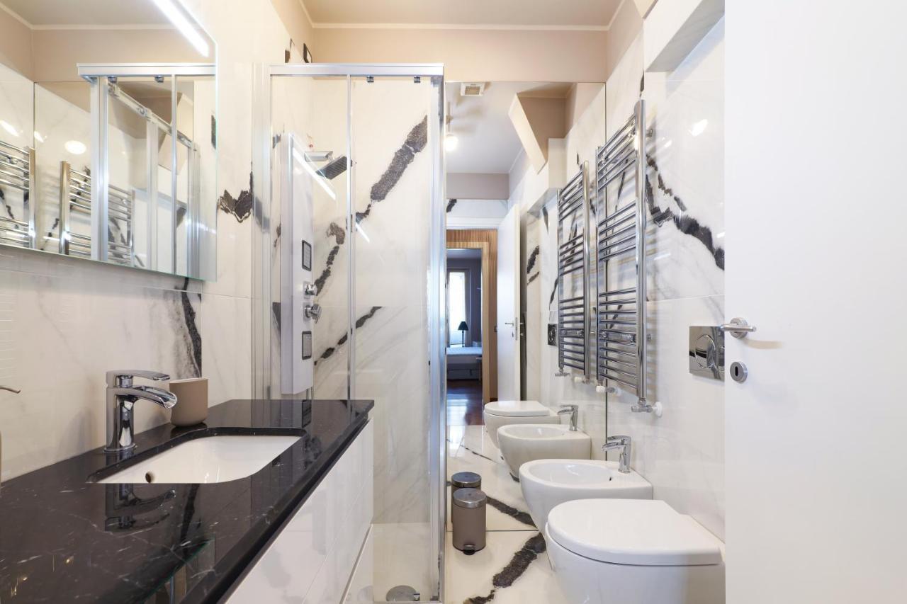 Castello Luxury Apartment - In The Heart Of Milan Milão Exterior foto
