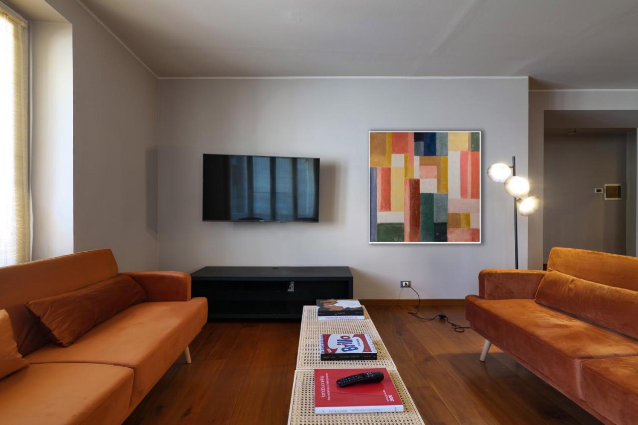 Castello Luxury Apartment - In The Heart Of Milan Milão Exterior foto