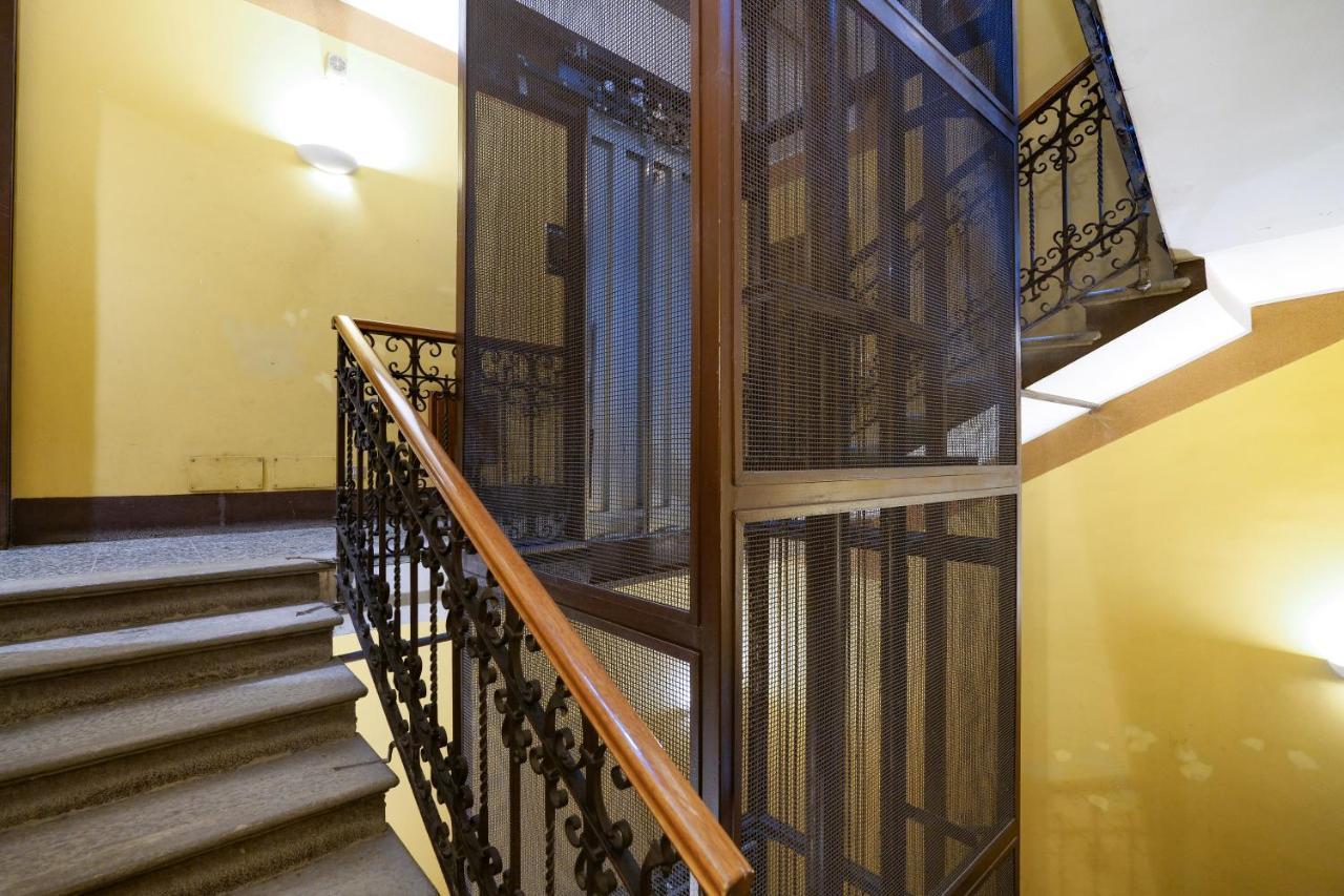 Castello Luxury Apartment - In The Heart Of Milan Milão Exterior foto