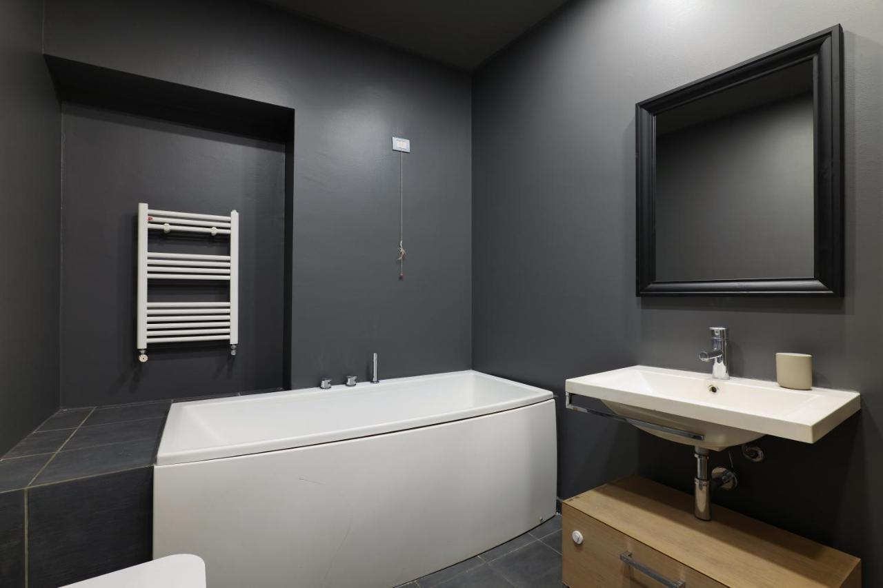 Castello Luxury Apartment - In The Heart Of Milan Milão Exterior foto
