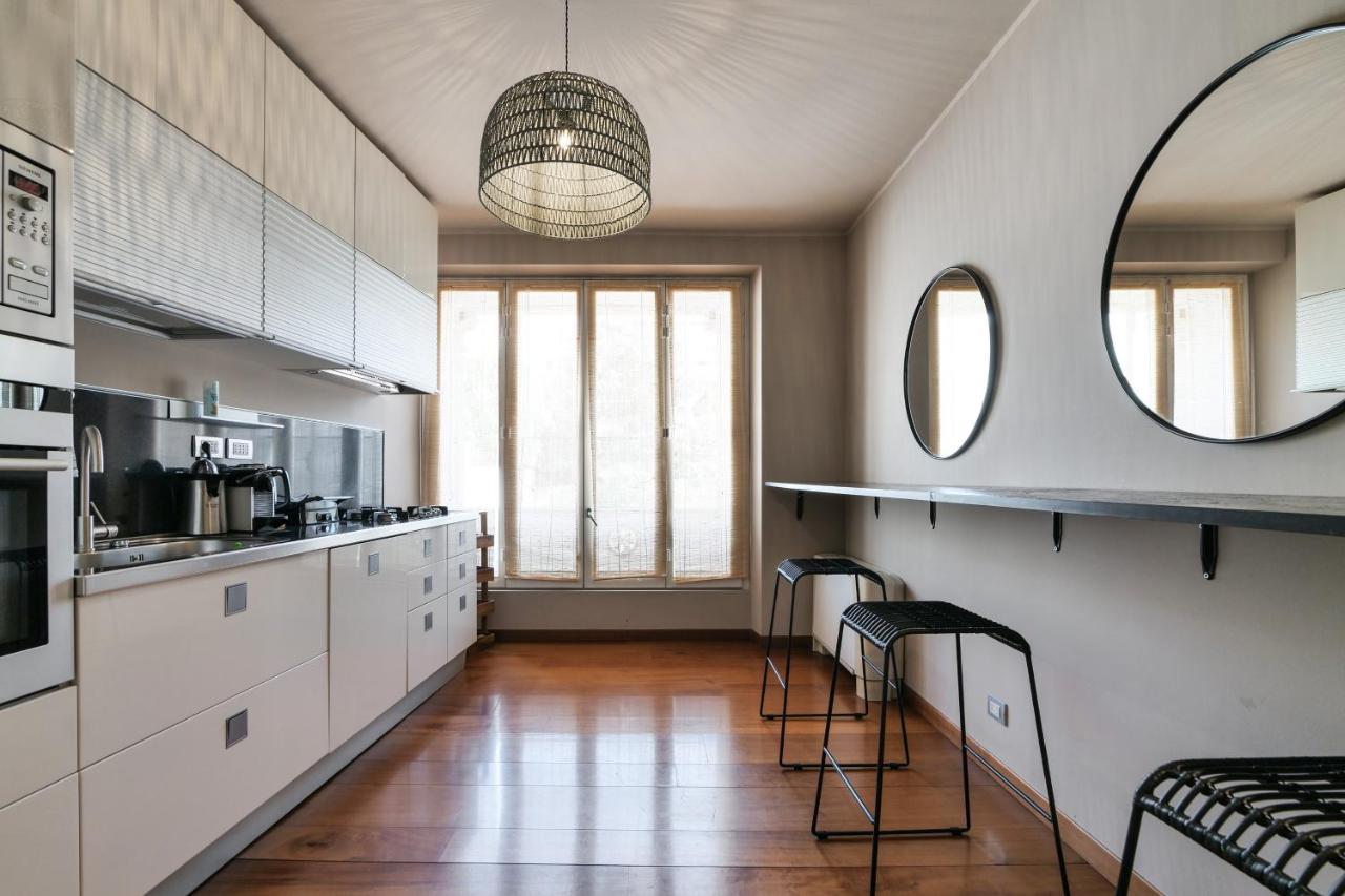 Castello Luxury Apartment - In The Heart Of Milan Milão Exterior foto