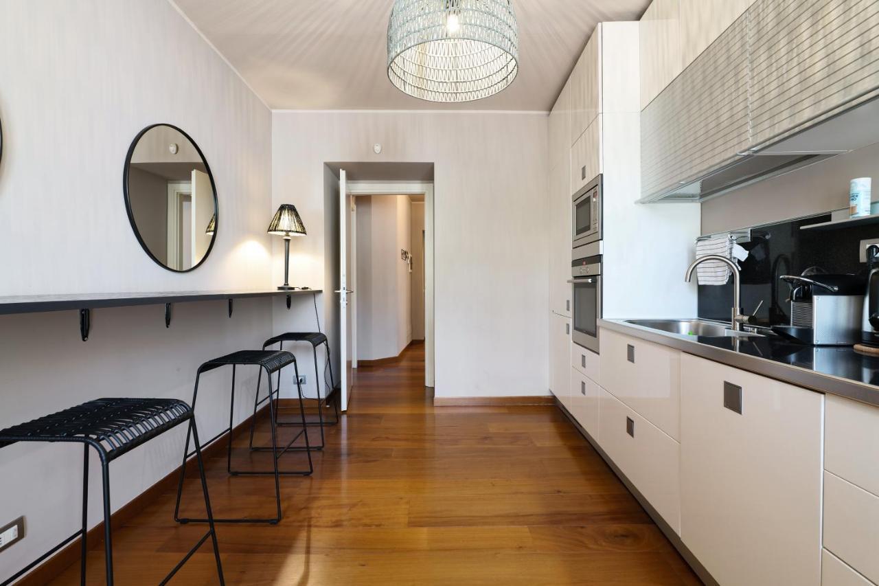 Castello Luxury Apartment - In The Heart Of Milan Milão Exterior foto